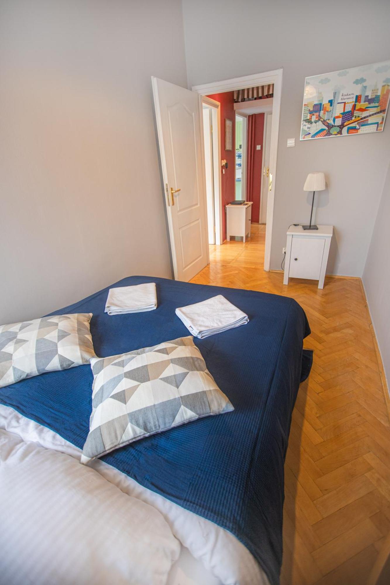 Апартаменти Hoza Str Apt. Great Location. Close To Everything. Варшава Екстер'єр фото